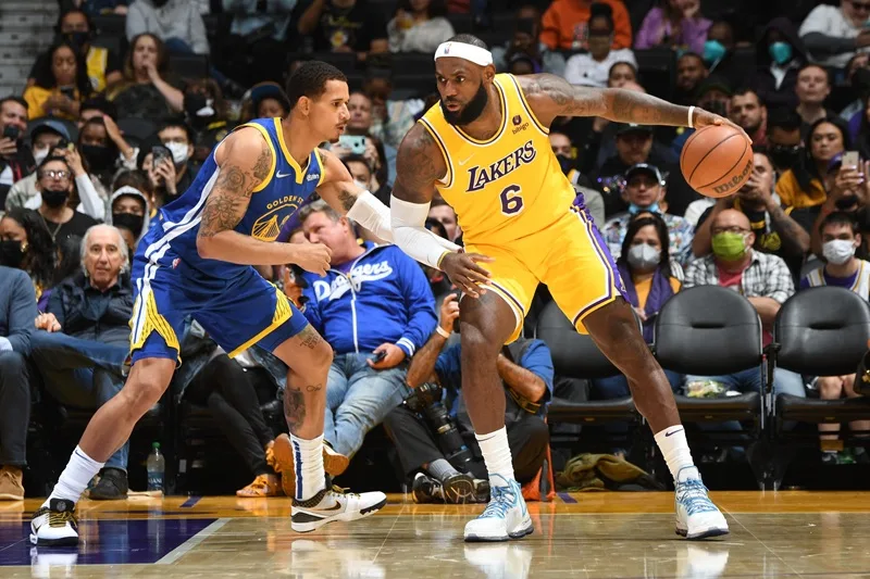Loạt trận NBA Finals kịch tính là nơi tìm ra chủ nhân thực sự của chiếc cúp vô địch Larry O'Brien danh giá.