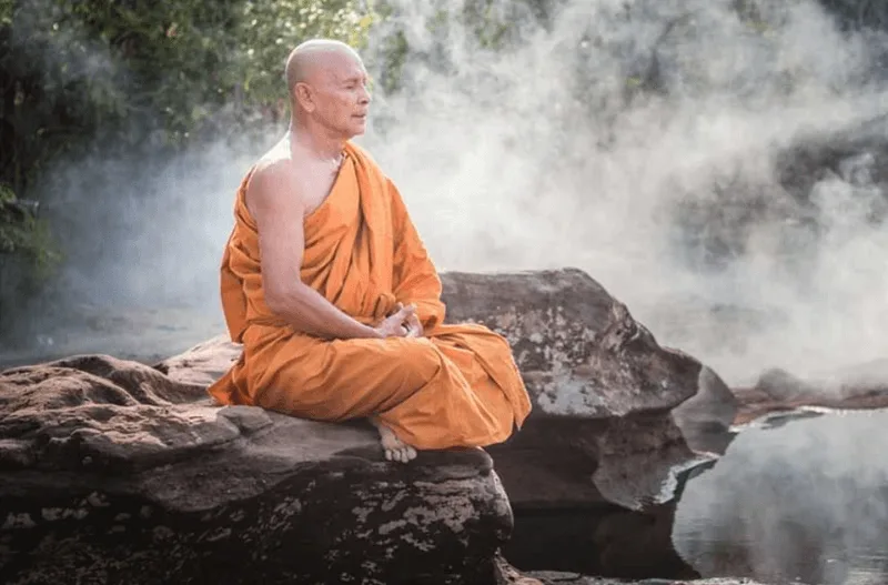 Giữ tâm thái bình hòa và tích đức là chìa khóa cốt lõi để kích hoạt mọi vận may.